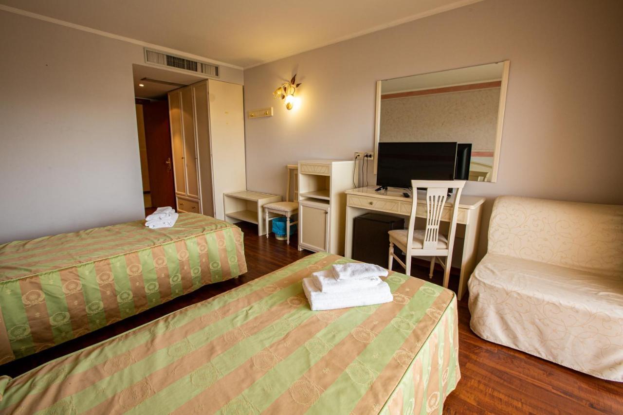 Hotel Villa Strassoldo "Ex Attianese Hotel Restaurant" Cervignano del Friuli Dış mekan fotoğraf